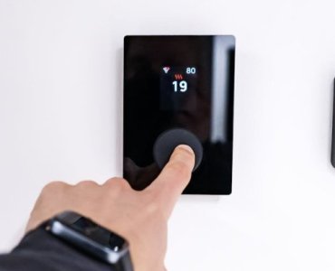 From Thermostats to Kilowatts: Smarter Heating and Power Control for a Leaner, Greener Home