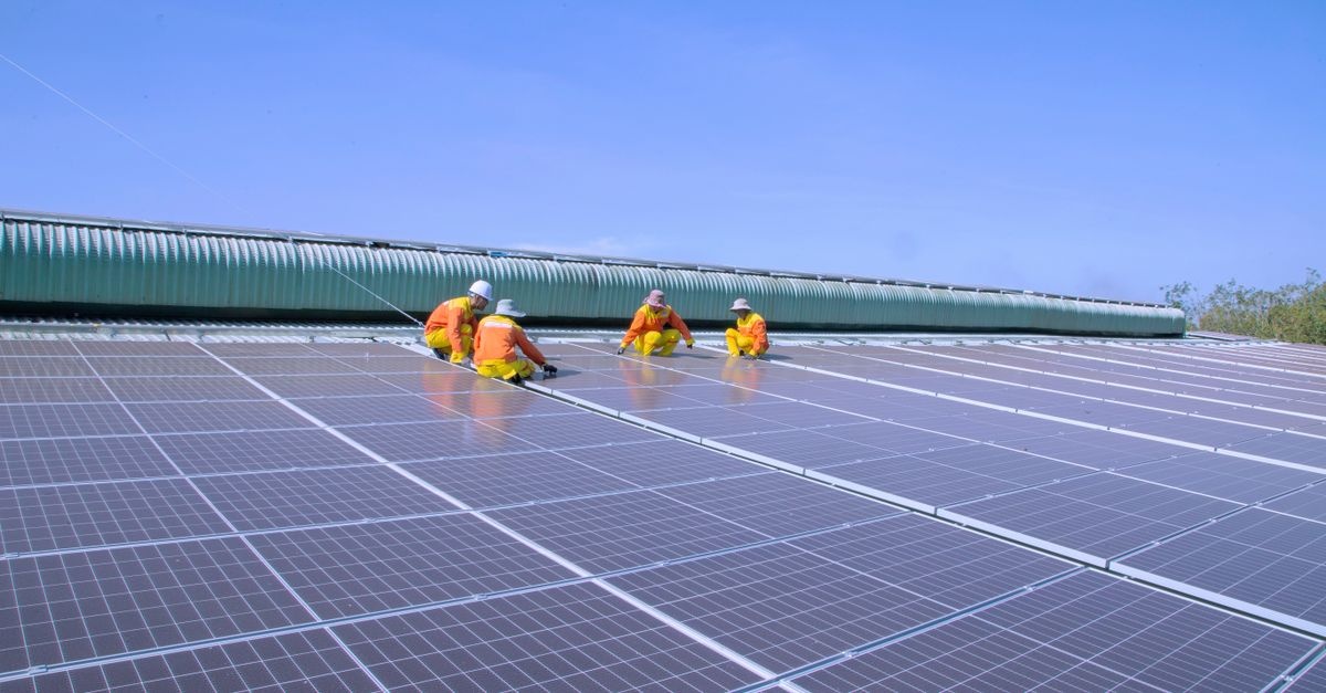 Solar 2026: Breakthroughs, Incentives, and Trends You Need to Know