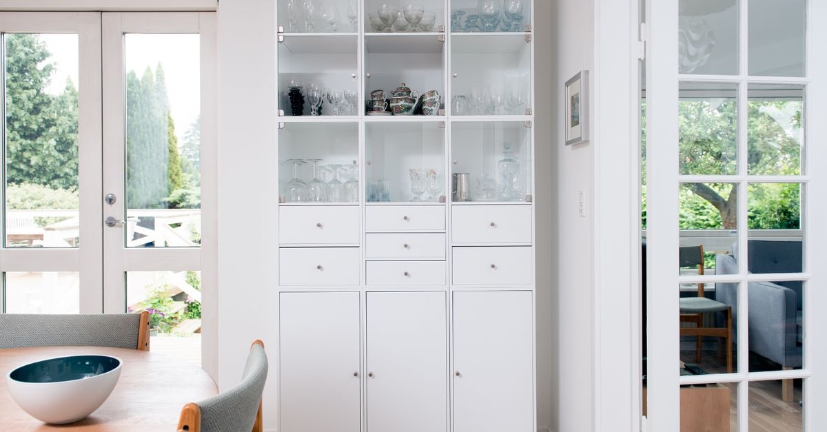 Showcase Style: Designing a Chic Dining Room Around a Glass Display Cabinet