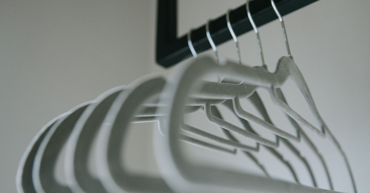 Hooked on Order: Space‑Saving Multi‑Hook Wall Solutions for Every Room